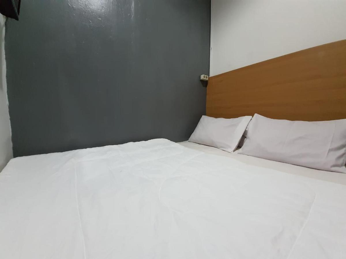 Chrysant Hotel Elok By Idh ジャカルタ エクステリア 写真